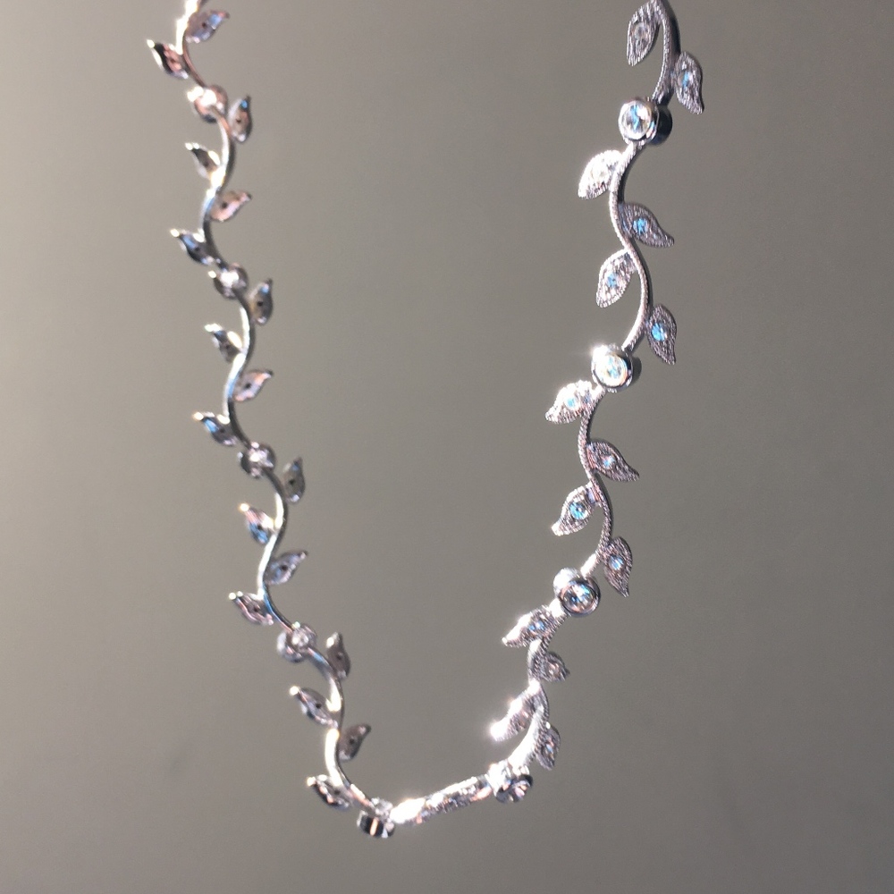 NWOT Nadri Silver Rhinestone Floral Necklace